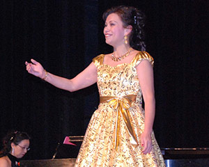 女高音歌唱家：倪申申