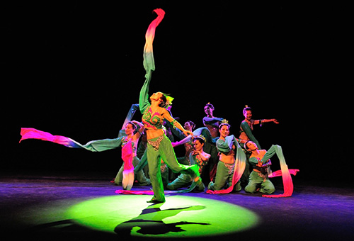 舞蹈《且吟春语》